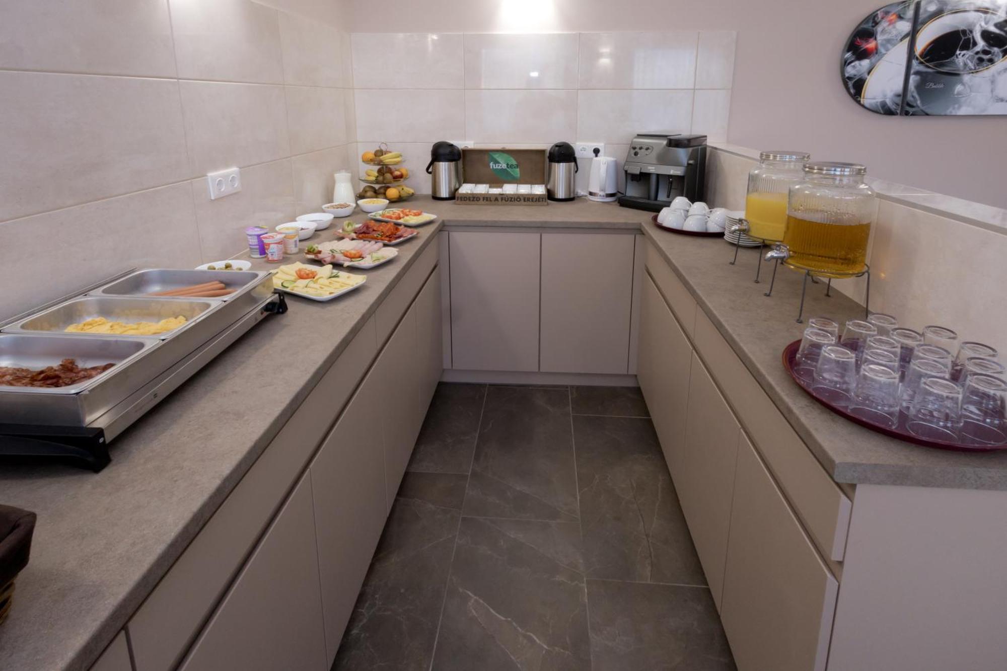 Bubble Hotel Es Rendezvenykoezpont Zalaegerszeg Εξωτερικό φωτογραφία